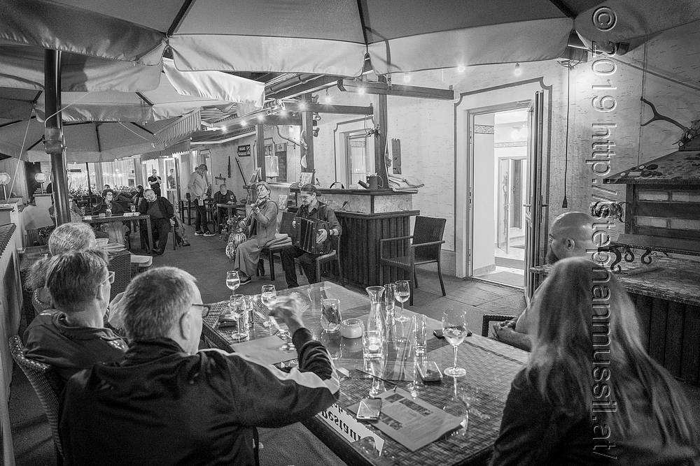 20200702 SCHRAMMELKLANGERL @ LITSCHAU c2020 www.stephanmussil.at 027 2.2k BW.JPG