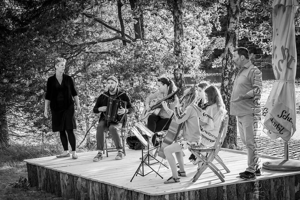 20200703 SCHRAMMELKLANGERL @ LITSCHAU c2020 www.stephanmussil.at 040 2.2k BW.JPG